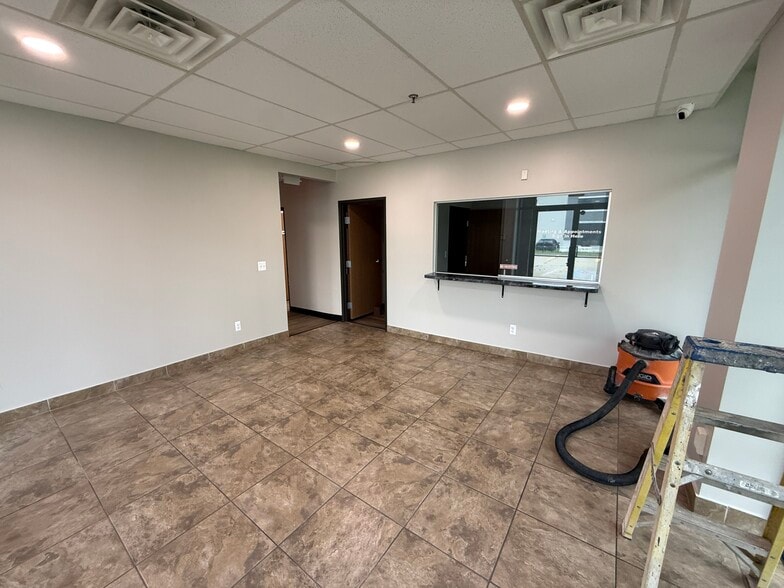 More Photos Of 51821 Industrial Dr, Macomb Township Warehouse For Lease