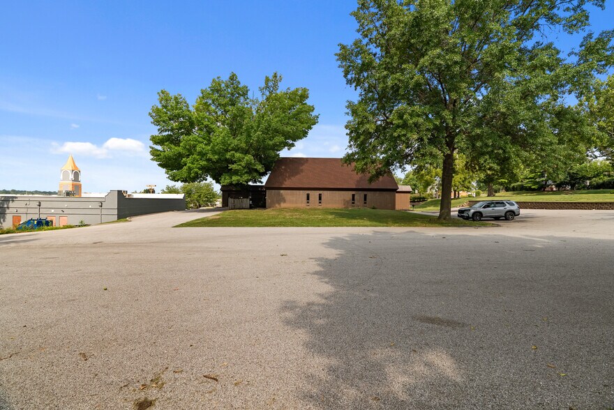 More Photos Of 112-116 Holloway Rd, Ballwin Office For Sale