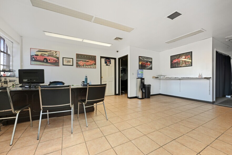 More Photos Of 11 Lucon Dr, Deer Park Showroom For Sale