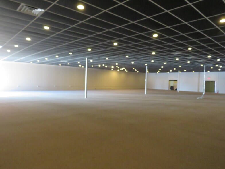 More Photos Of 110 E Waverly St, Morris Unknown For Lease
