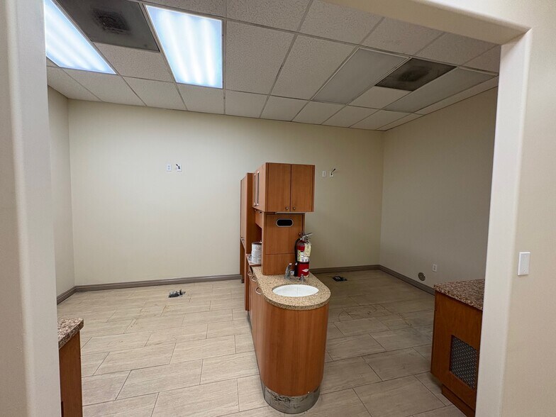 More Photos Of 1134 N State College Blvd, Anaheim Unknown For Lease