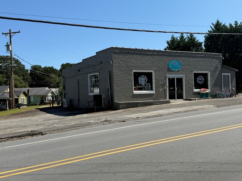 Primary Photo Of 309 S Main St, Jonesville Freestanding For Lease