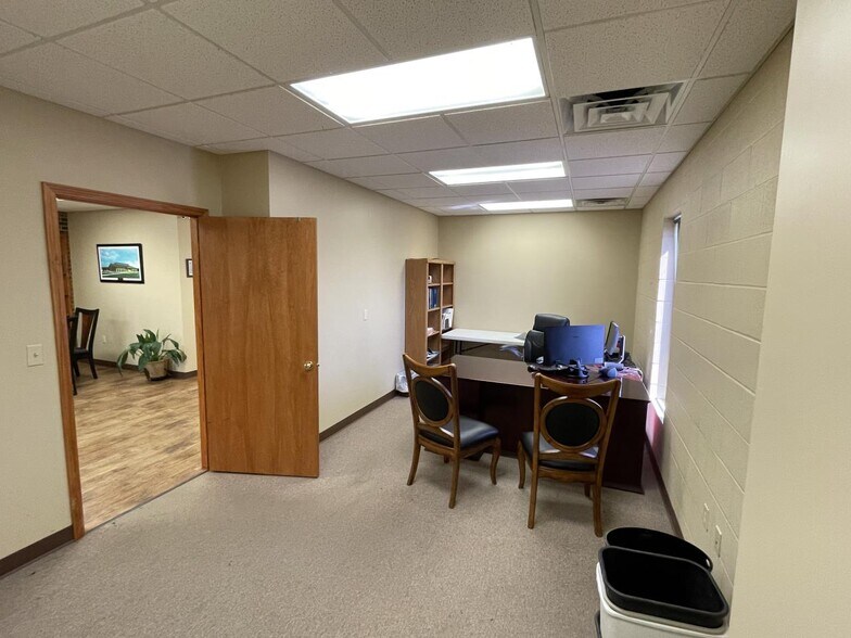 More Photos Of 6671 Shepherdsville Rd, Elizabethtown Warehouse For Lease