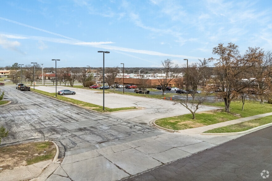 More Photos Of 10553 Metcalf Ave, Overland Park Land For Lease