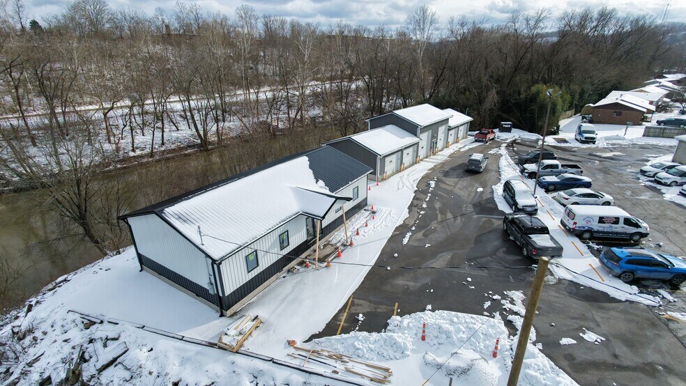 More Photos Of 6433, Barboursville Freestanding For Lease