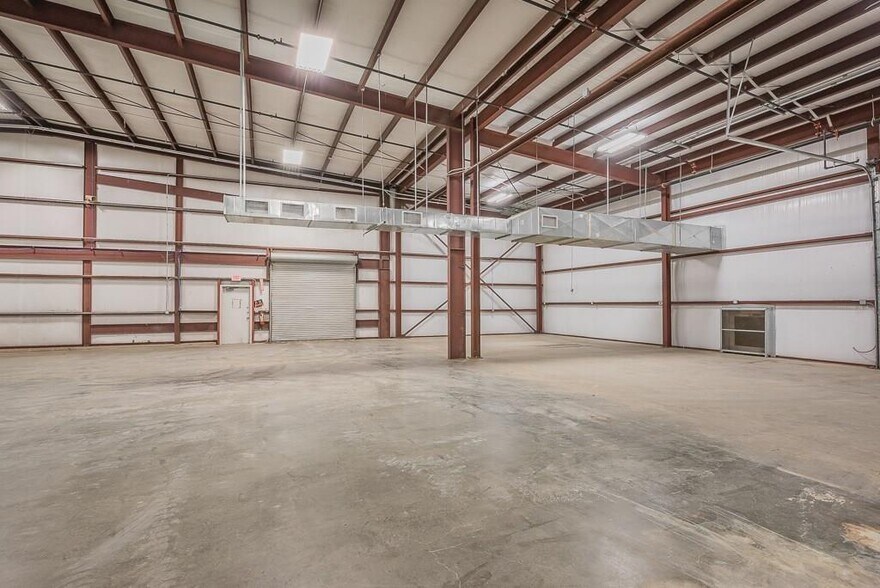 More Photos Of 1301 Weatherford Hwy, Granbury Warehouse For Sale
