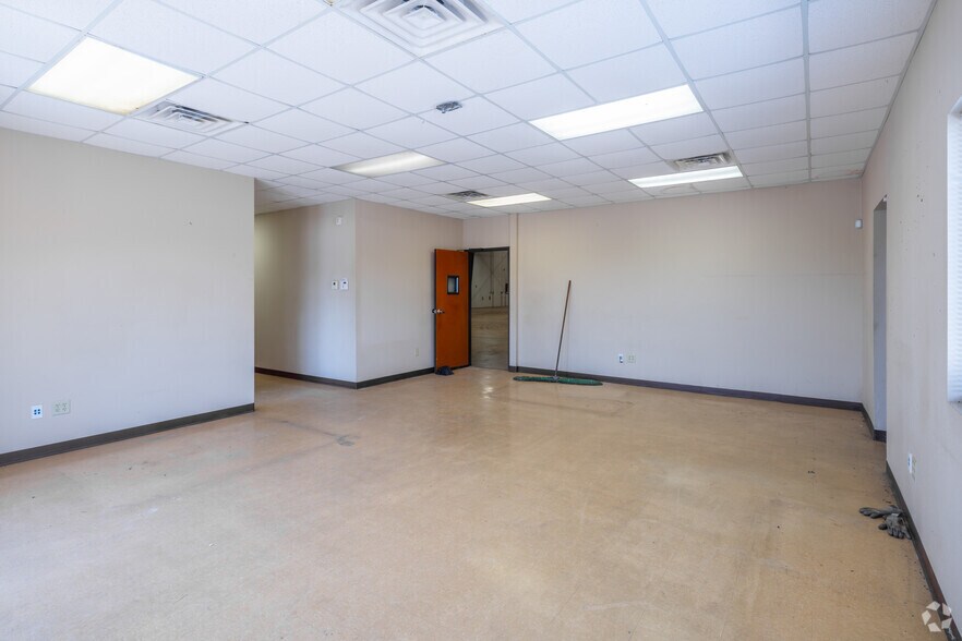 More Photos Of 1391 County Road 429, Pleasanton Warehouse For Sale