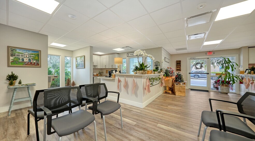 More Photos Of 1630 S Tuttle Ave, Sarasota Medical For Sale