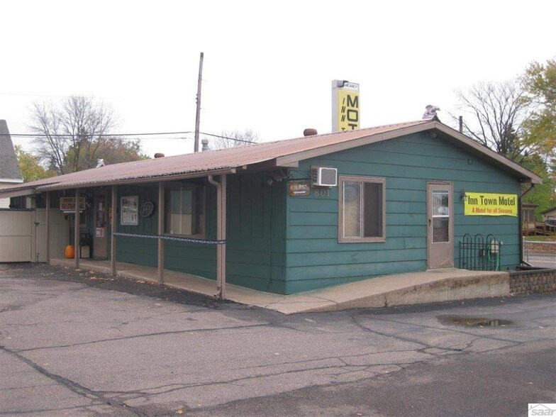 More Photos Of 801 N River St, Spooner Hotel For Sale