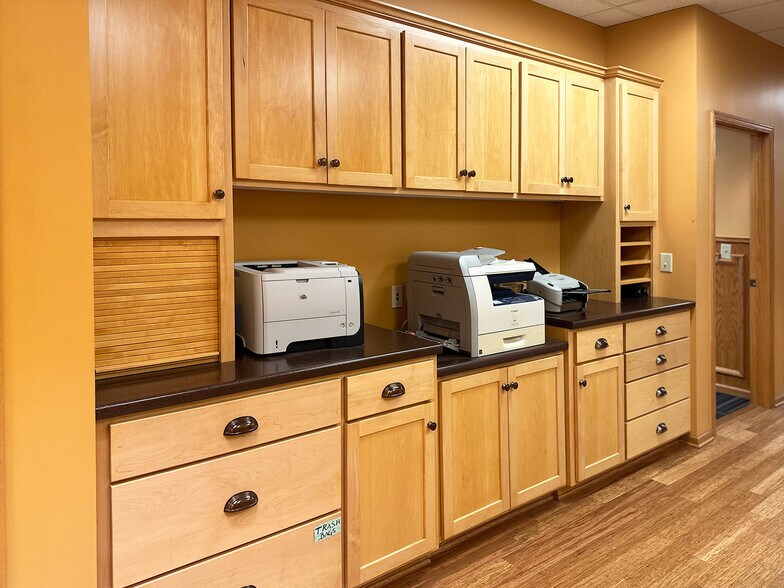 More Photos Of 1360 E County Road E E, Vadnais Heights Warehouse For Lease