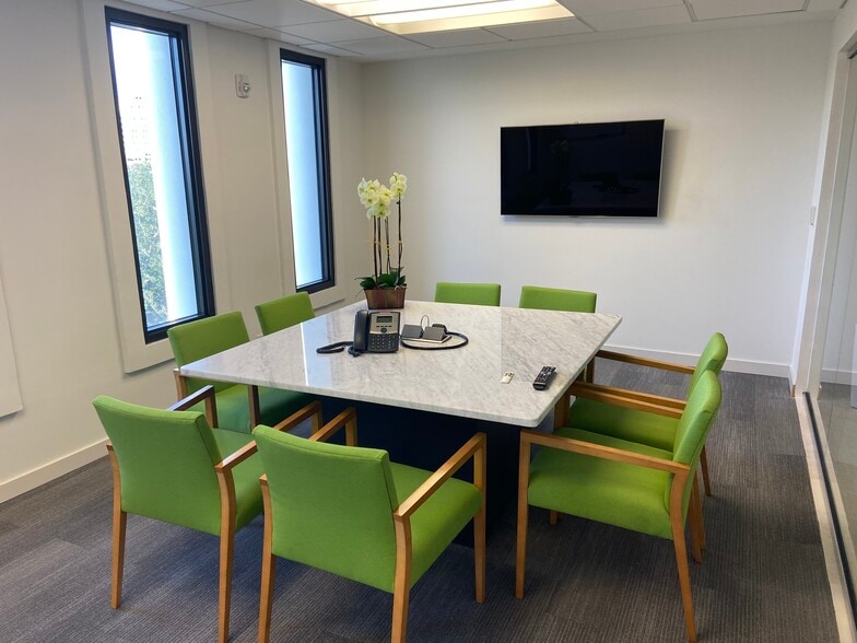 More Photos Of 400 University Dr, Coral Gables Office For Lease