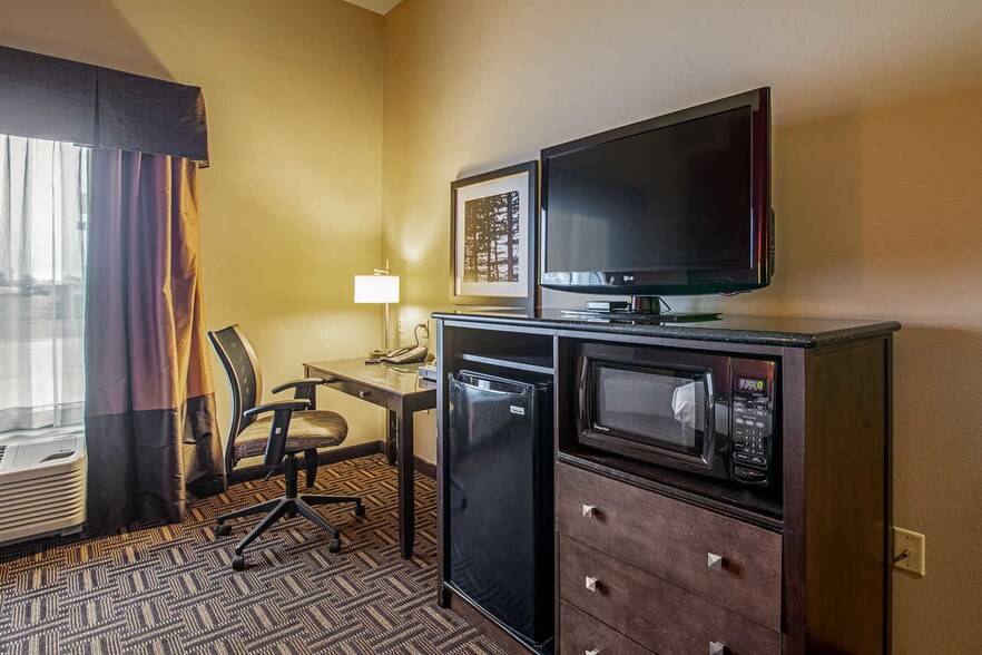 More Photos Of 3420 S Broadway, Minot Hotel For Sale