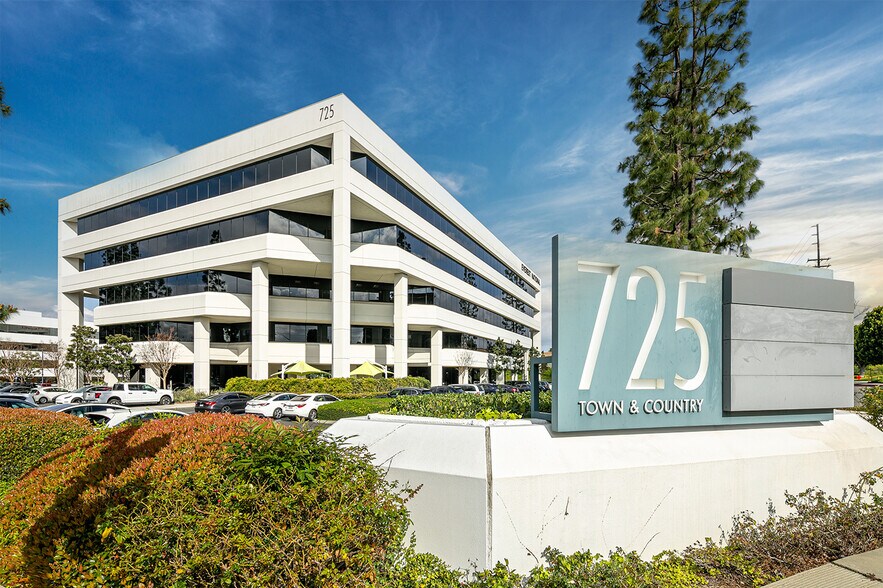 More Photos Of 725 W Town and Country Rd, Orange Medical For Lease