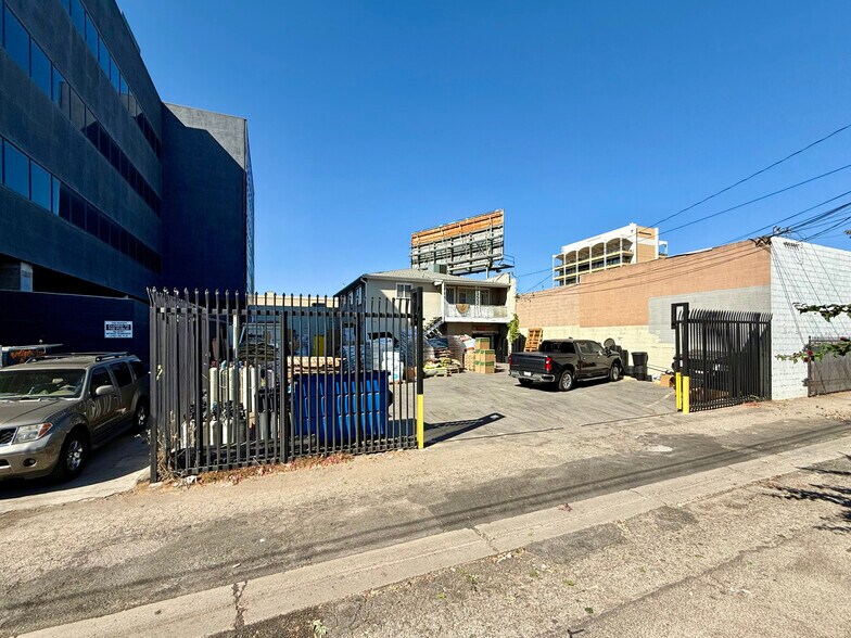 More Photos Of 4738-4742 Woodman Ave, Sherman Oaks Storefront Retail Residential For Sale