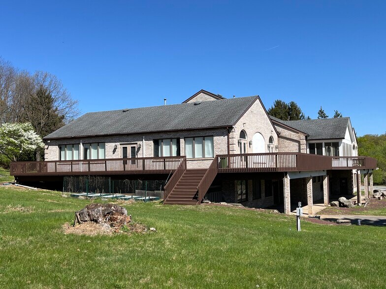 More Photos Of 4166 Lower Saucon Rd, Hellertown Specialty For Sale