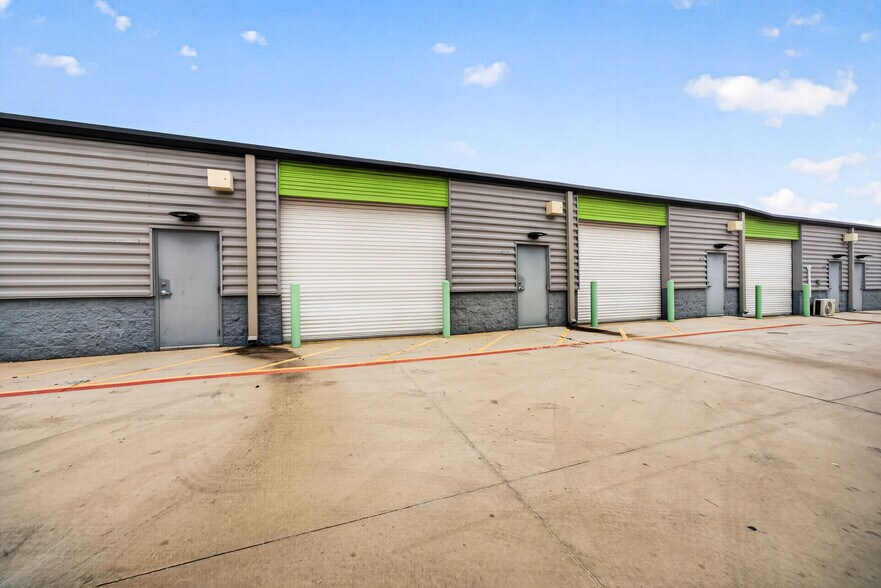 More Photos Of 8114 City Base Landing, San Antonio Unknown For Lease
