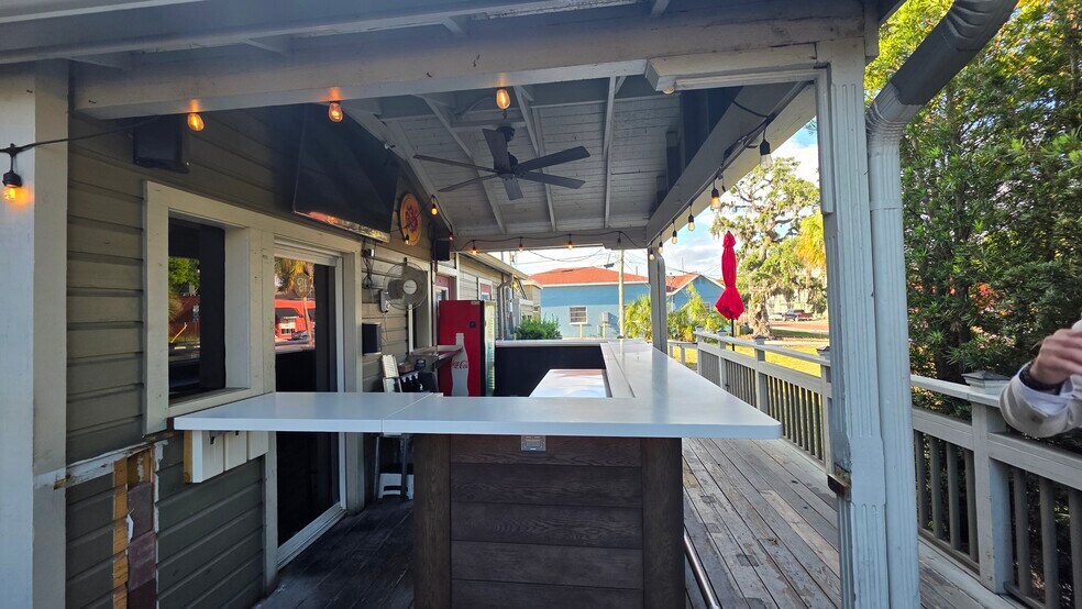 More Photos Of 310 E Tarpon Ave, Tarpon Springs Storefront Retail Residential For Sale