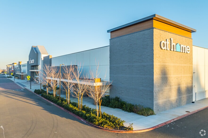 More Photos Of 8320 Delta Shores Cir S, Sacramento Freestanding For Sale