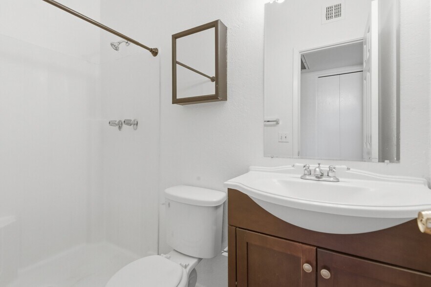 More Photos Of 2828 E Tierra Buena Ln, Phoenix Multifamily For Sale