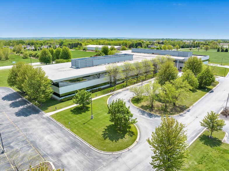 More Photos Of 3500 Packerland Dr, De Pere Office For Lease