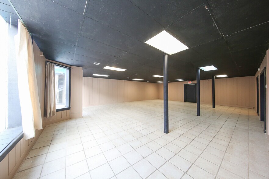 More Photos Of 130-148 Penn Ave, Salem Storefront Retail Office For Sale