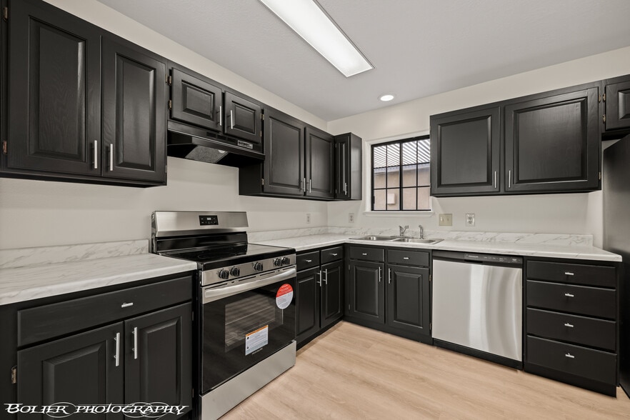 More Photos Of 320 E Old Mill Rd, Mesquite Office For Sale