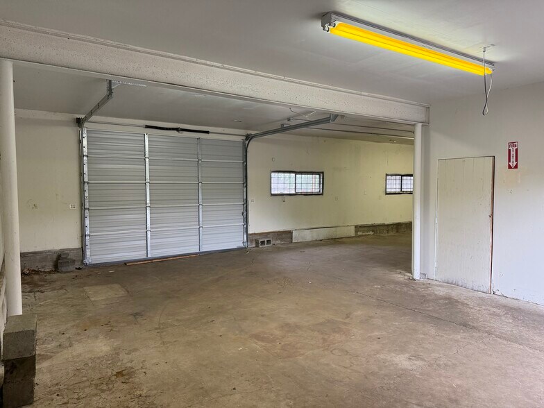 More Photos Of 1204 W 17th St, Vancouver Light Manufacturing For Sale