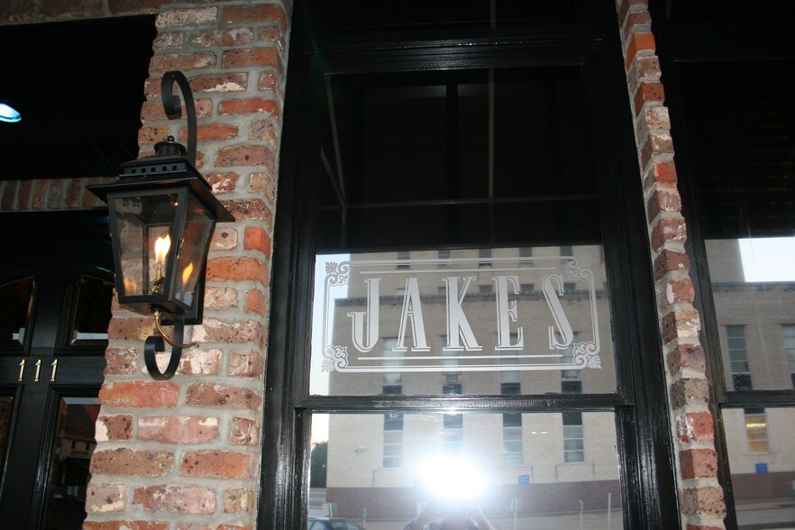 More Photos Of 111 E Erwin St, Tyler Storefront Retail Office For Lease