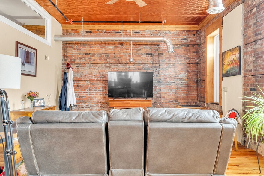 More Photos Of 306-310 Huron Ave, Port Huron Freestanding For Sale