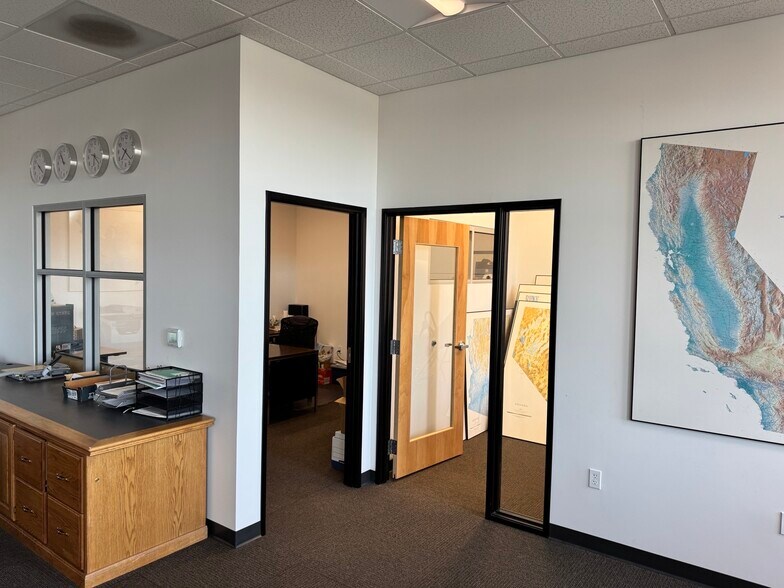 More Photos Of 4801 Biddle Rd, Central Point Office For Lease