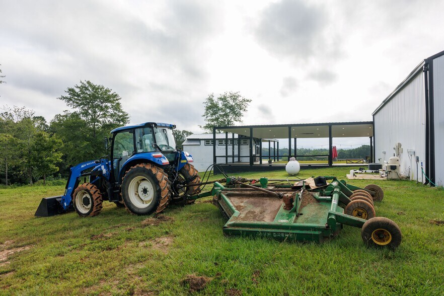 More Photos Of 2199 Roosterville Rd, Roopville Horse Stables For Sale