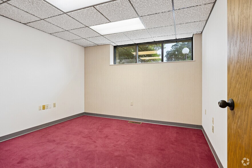 More Photos Of 1080 Caroline Dr, Washington Medical For Sale