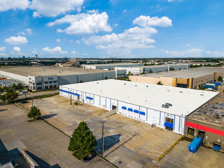 More Photos Of 1207 W Crosby Rd, Carrollton Manufacturing For Lease