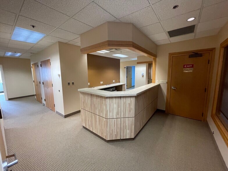 More Photos Of 299 Carew St, Springfield Medical For Sale