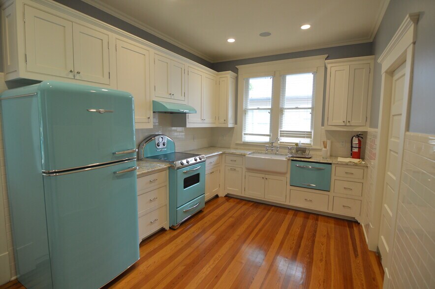 More Photos Of 117 Rosewood Ave, Boerne Storefront Retail Office For Sale