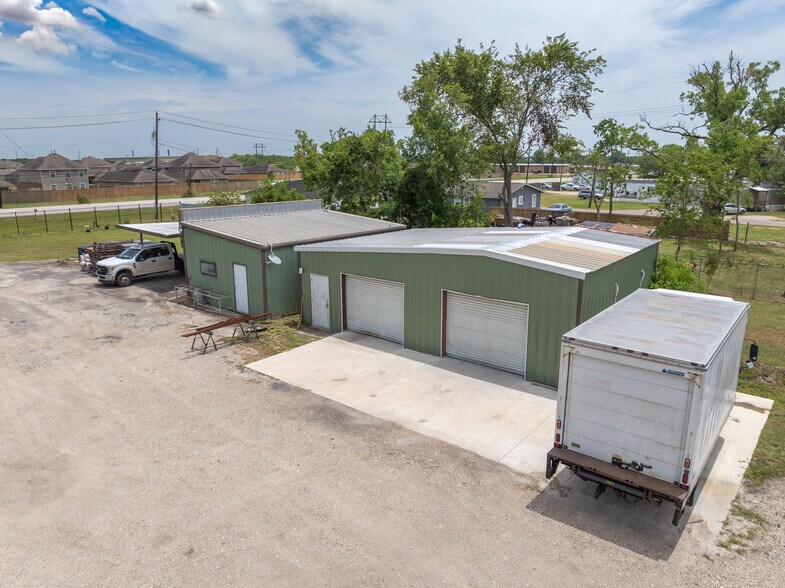 More Photos Of 5320 FM 2004 Rd, Hitchcock Warehouse For Lease