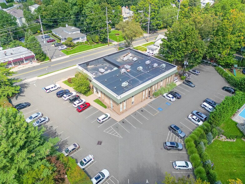 More Photos Of 385 S Maple Ave, Glen Rock Medical For Lease