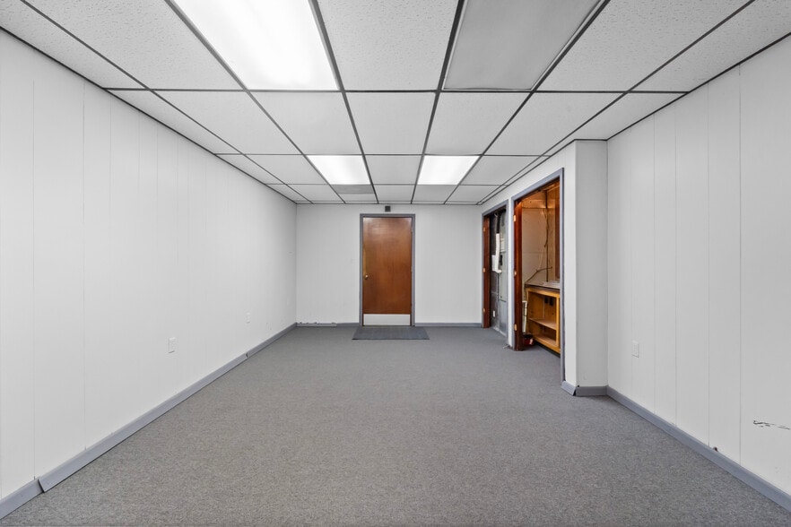 More Photos Of 209 W Main St, Linn Warehouse For Sale