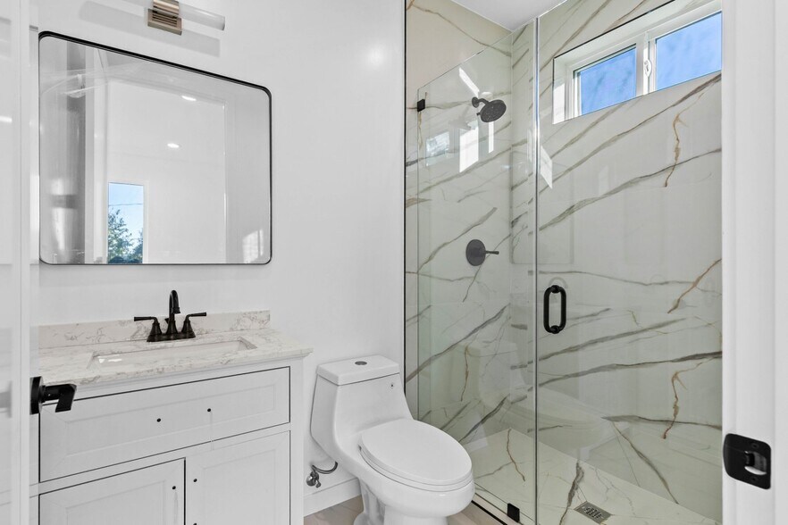 More Photos Of 6842 Cedros Ave, Van Nuys Apartments For Sale