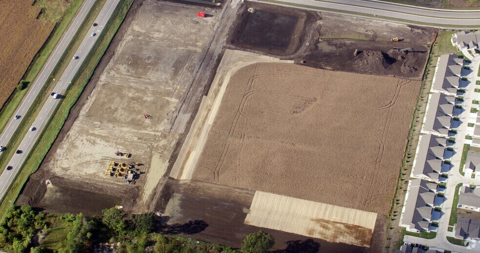 More Photos Of 34510 N Gilmer Rd, Volo Storefront For Lease