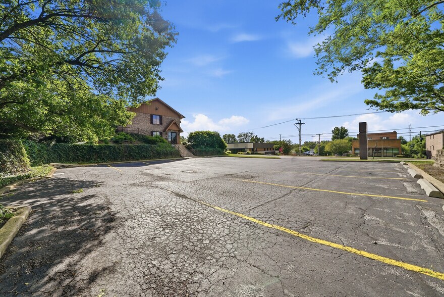 More Photos Of 8265 S Archer Ave, Willow Springs Medical For Sale