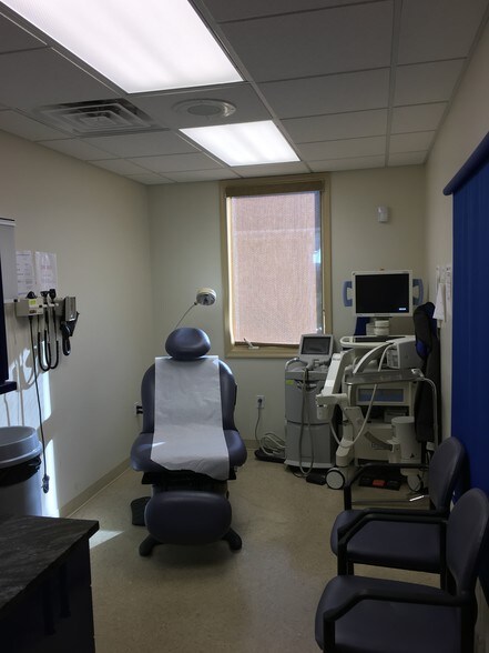 More Photos Of 2066 Richmond Ave, Staten Island Office For Sale