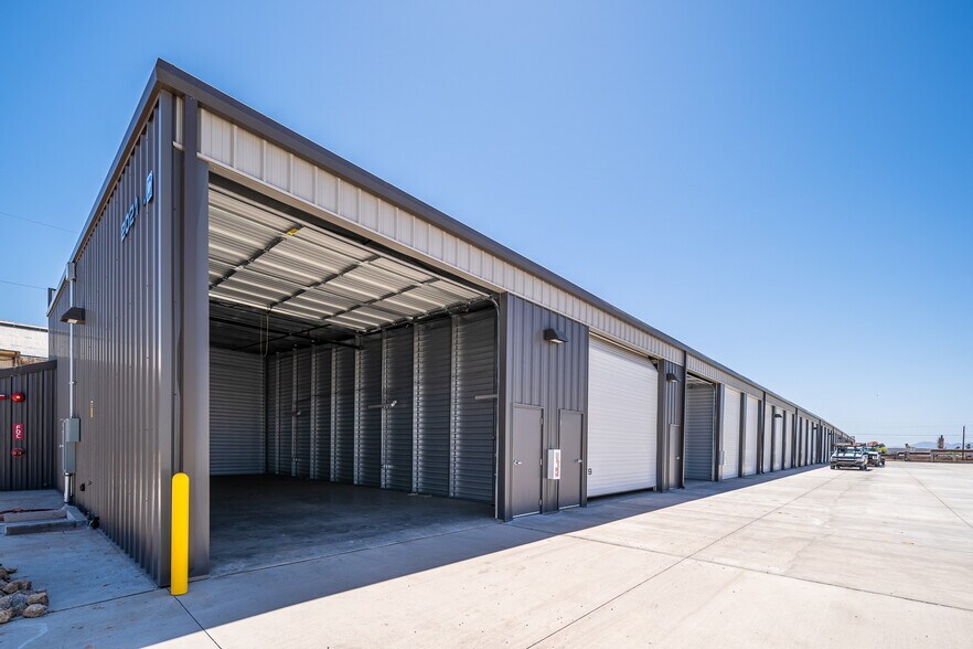 More Photos Of 6123 N 55th Ave, Glendale Self Storage For Sale