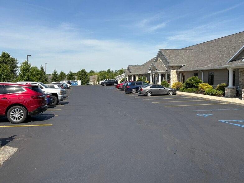 More Photos Of 402-404 S Scott Rd, Fort Wayne Showroom For Sale