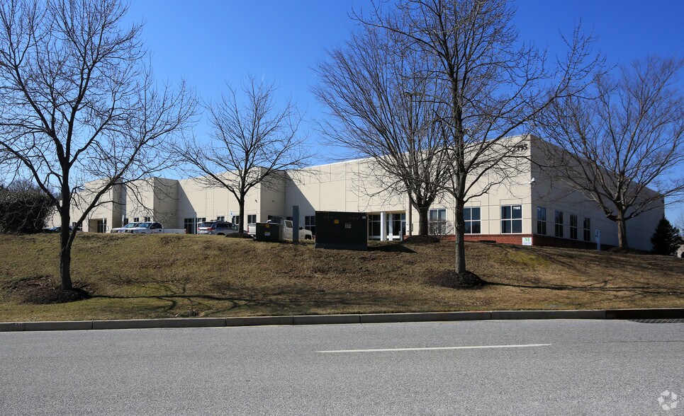 More Photos Of 7195 Troy Hill Dr, Elkridge Flex For Lease