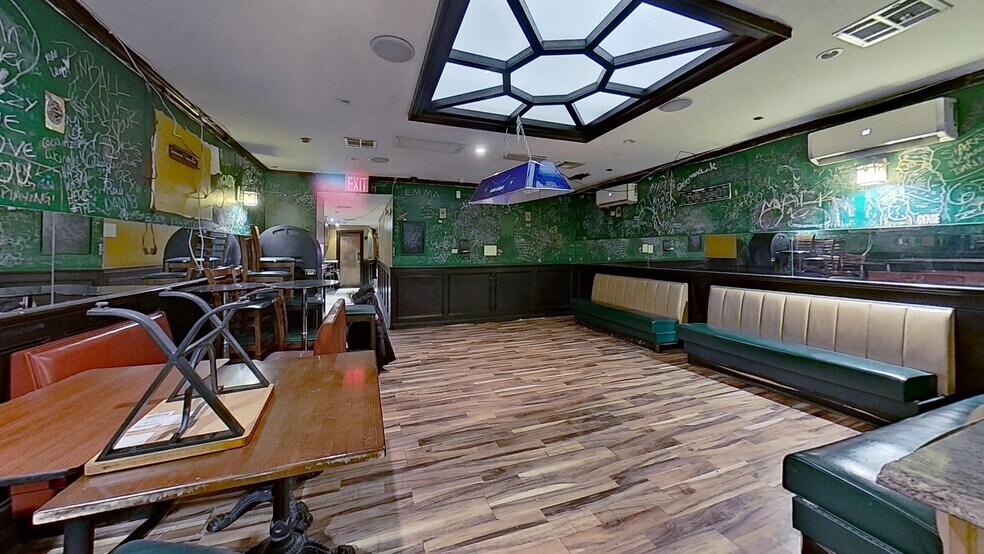 More Photos Of 250 W 72nd St, New York Apartments For Lease