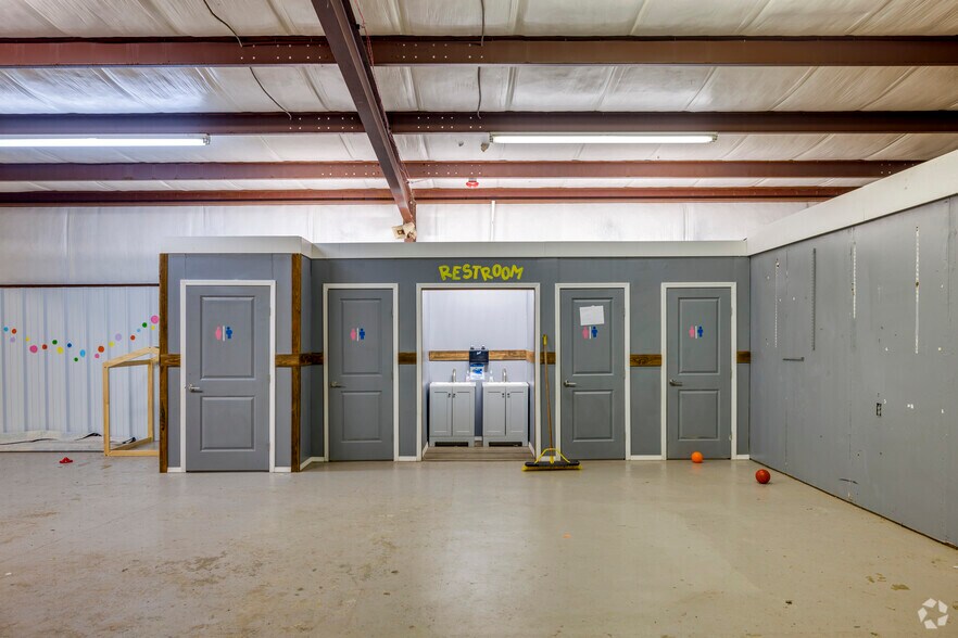 More Photos Of 13290 S 80th East Ave, Bixby Warehouse For Lease