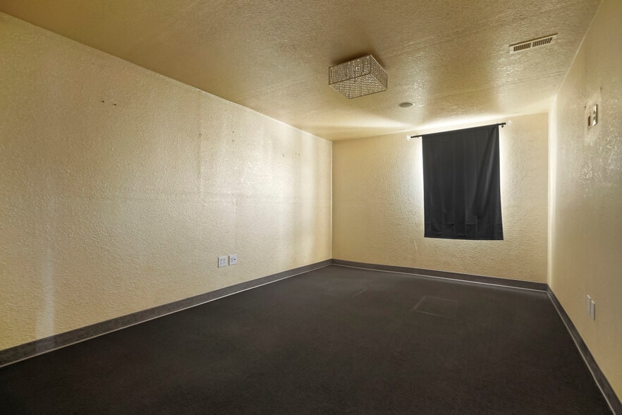 More Photos Of 110 W Walnut St, Brighton Industrial For Lease