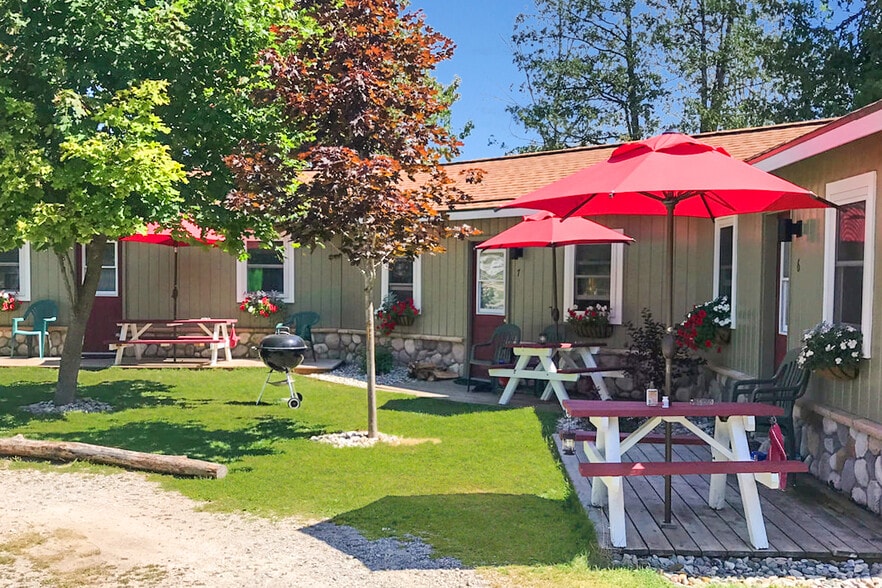 More Photos Of 11481 Main St, Honor Hotel For Sale