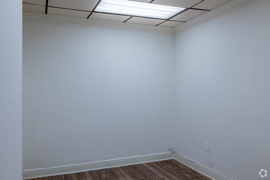 More Photos Of 2223 NW 26th Ave, Miami Warehouse For Lease